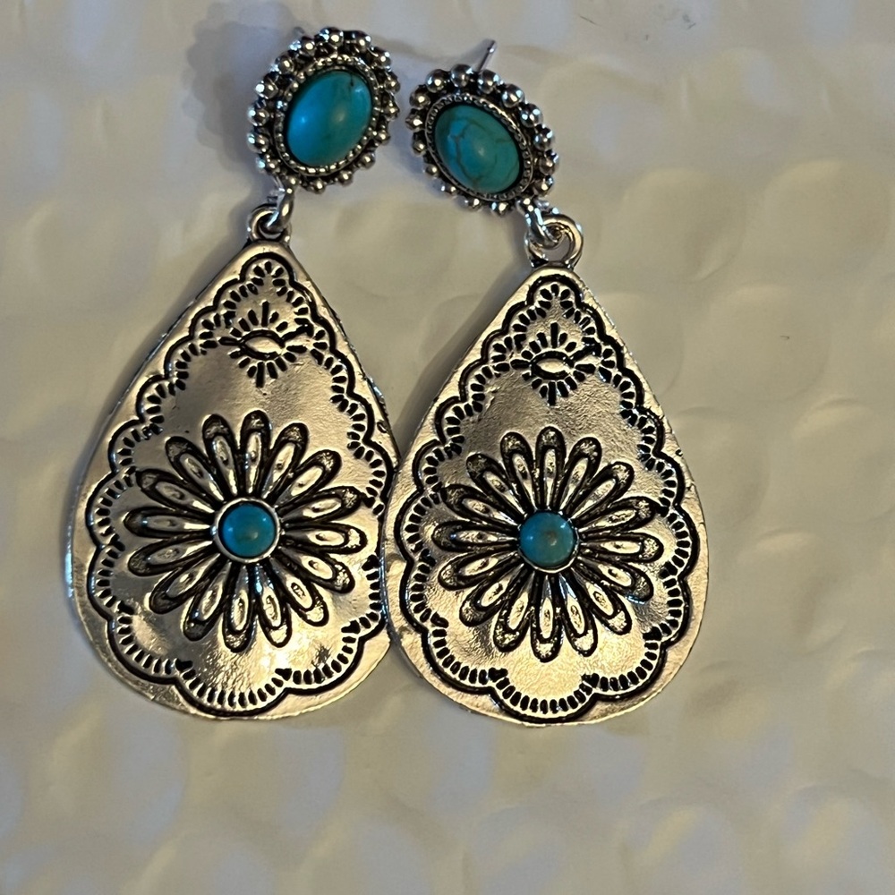 Women’s earrings